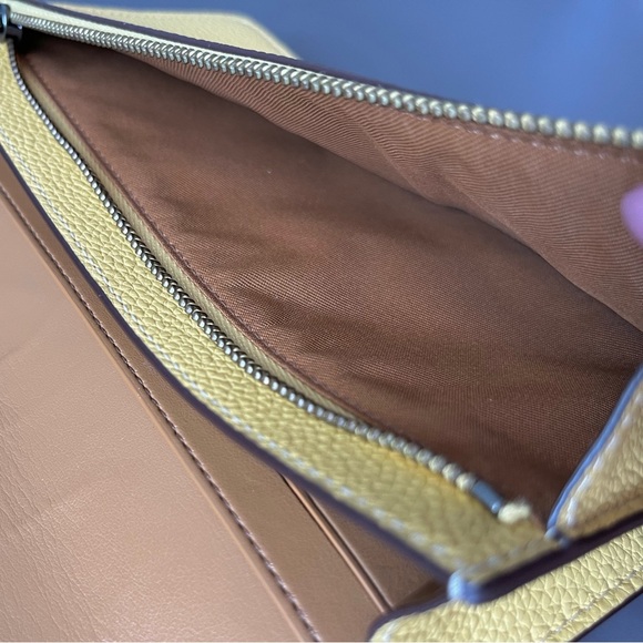 Coach Yellow Leather Hayden Foldover Crossbody
Clutch bag Prairie Rivets 30428 - Picture 9 of 12